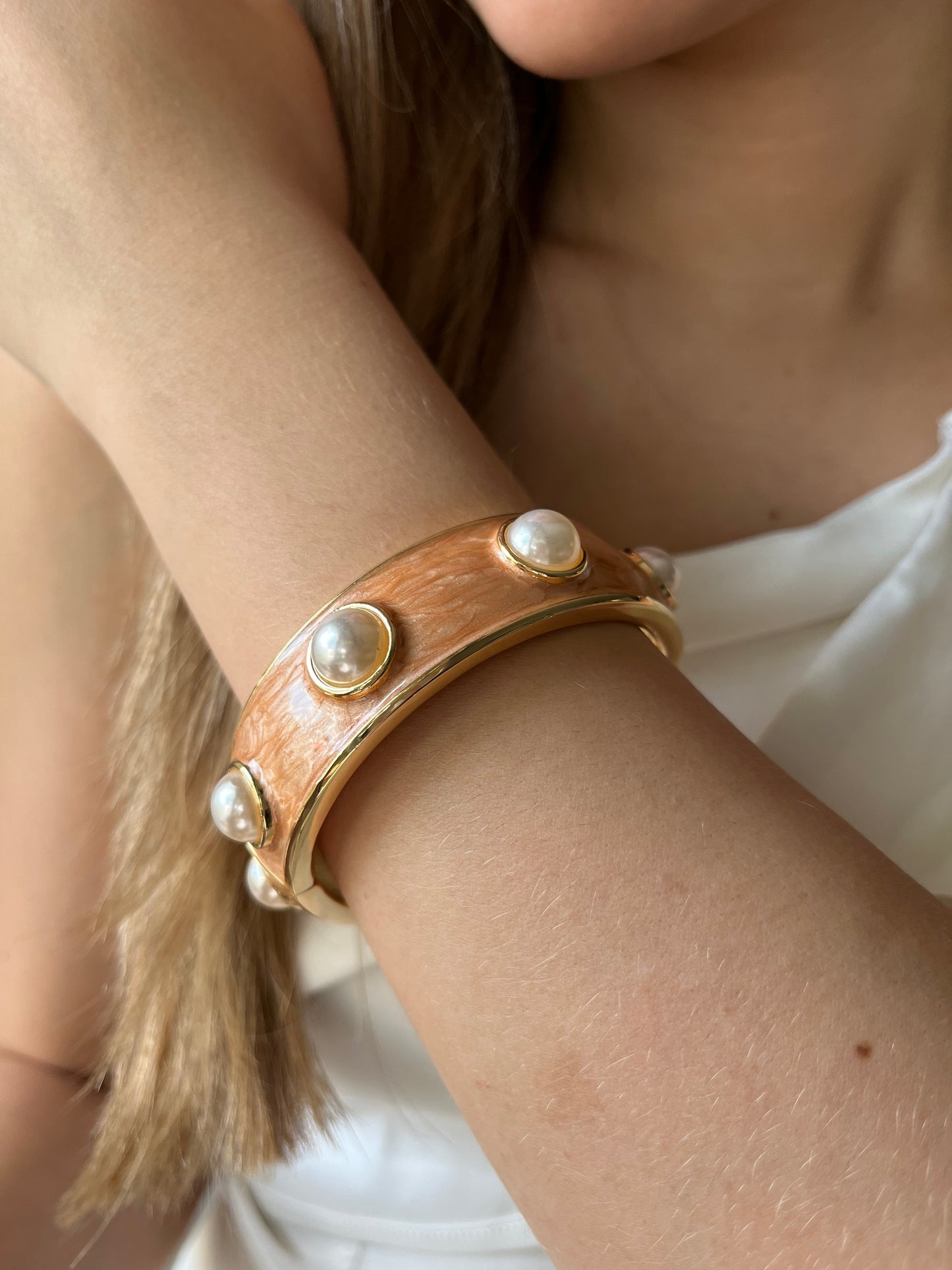 Brazalete de rodio con perlas cada uno por separado