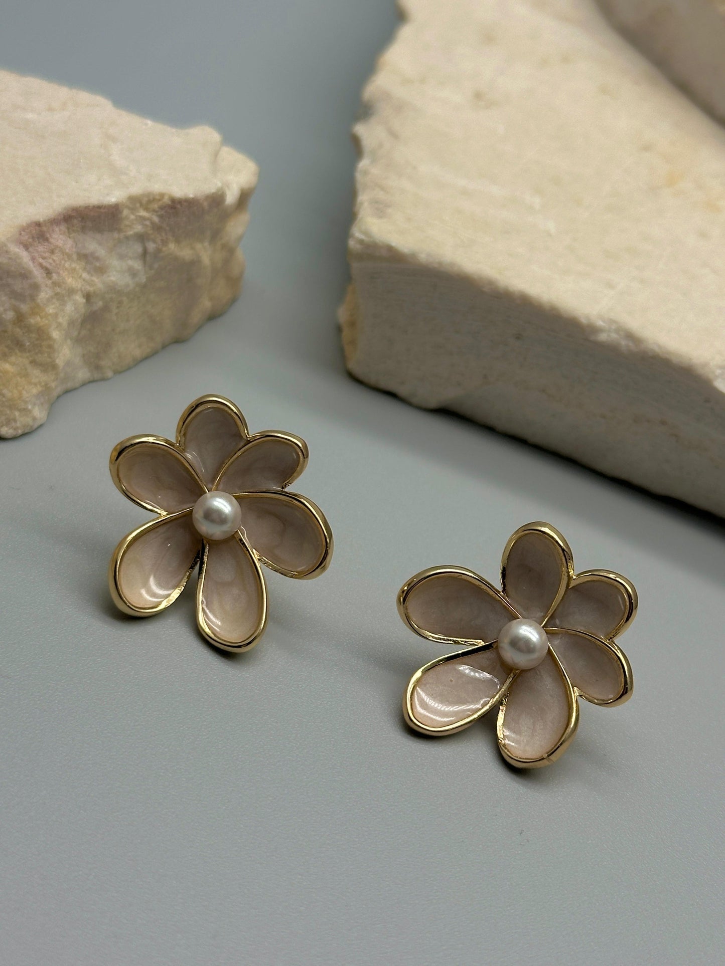 Arete de Flor con perla
