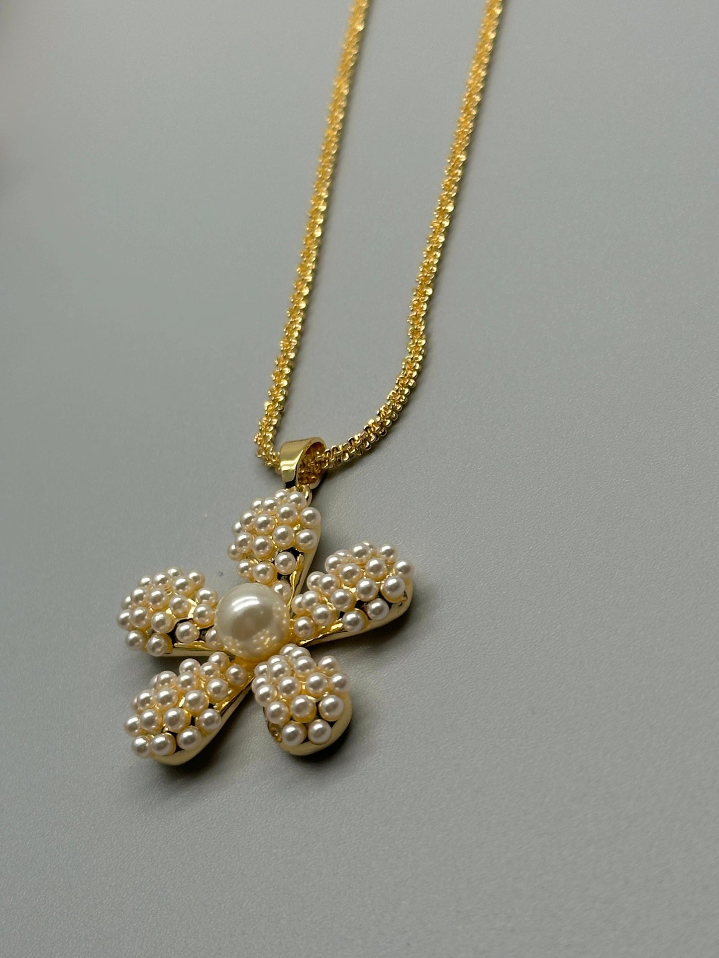 Cadena de Flor con Perla