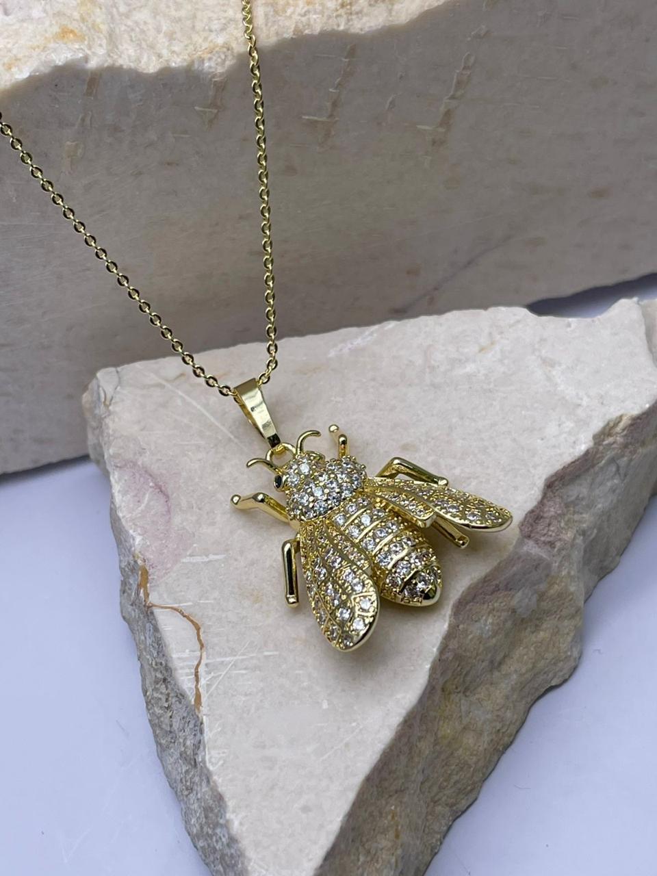 Cadena con dije de insecto