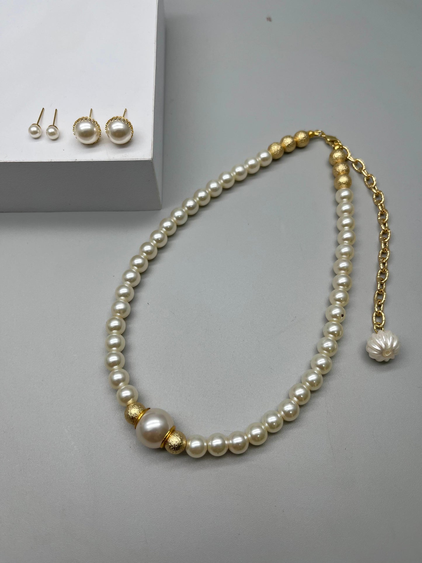 Cadena de bola con perla