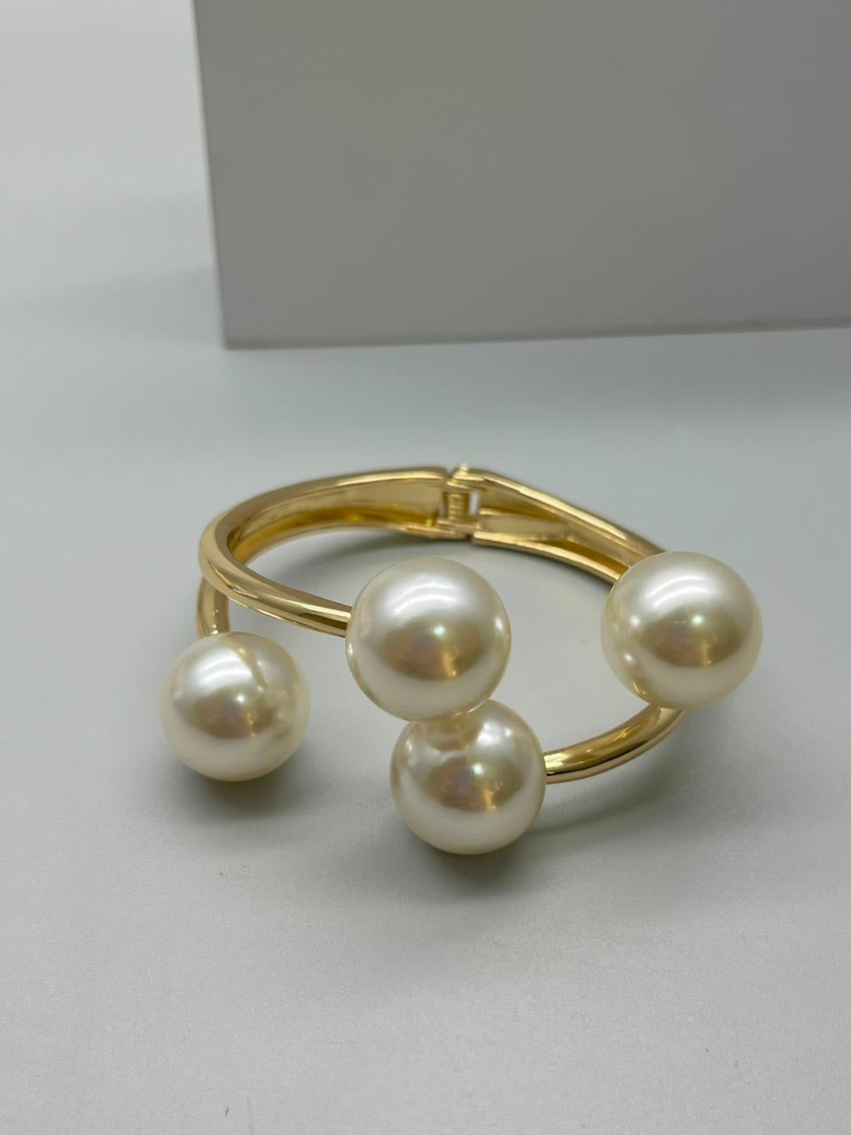 Brazalete con perla