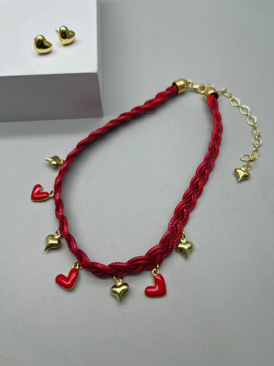 Cadena de hilo con varios dijes