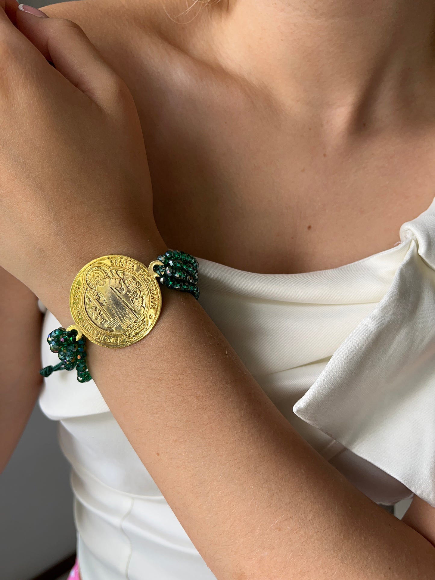 Pulsera religiosa con dije en broce de 24KL