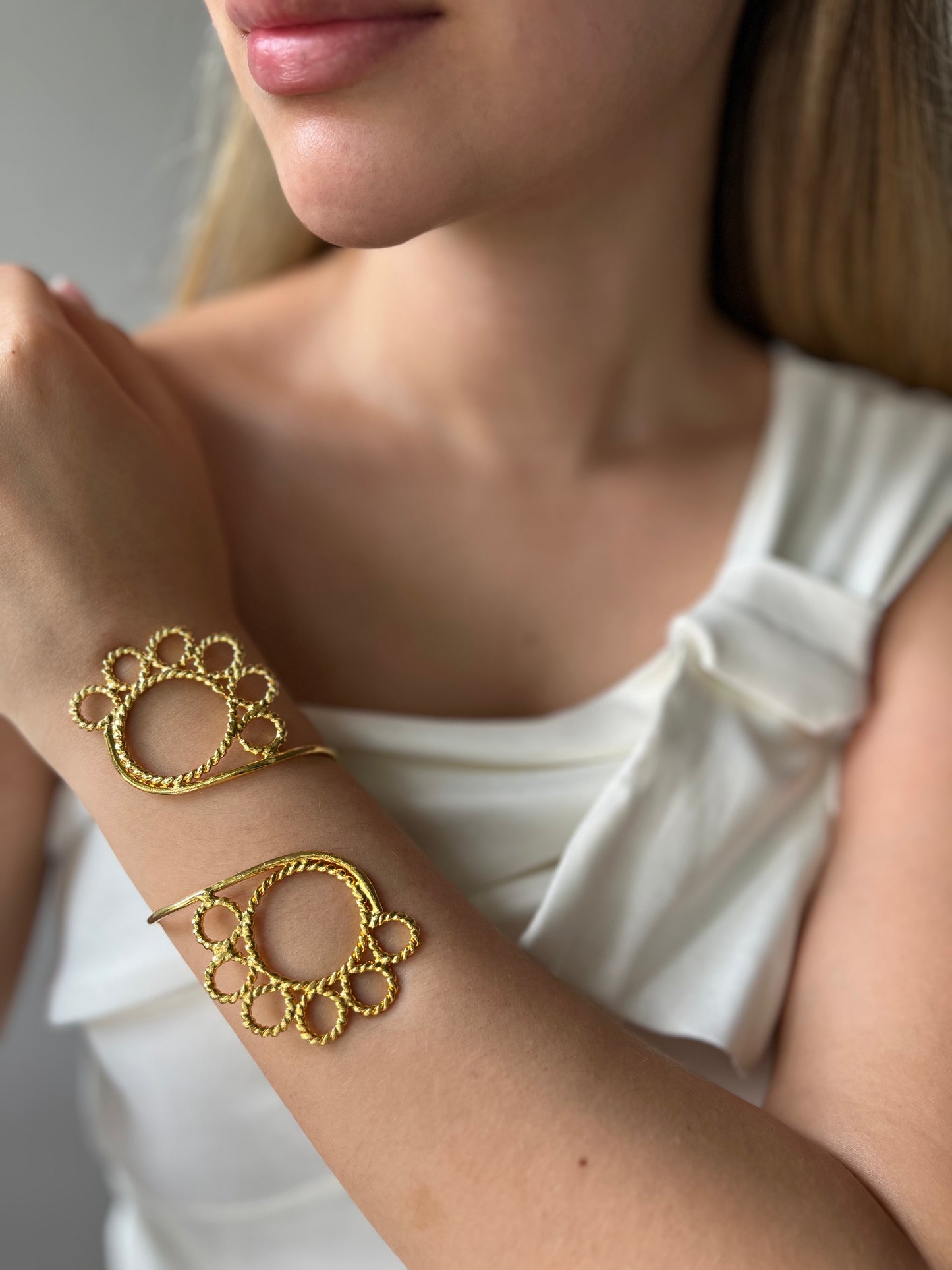 Brazalete en Bronce con baño de oro de 24KL