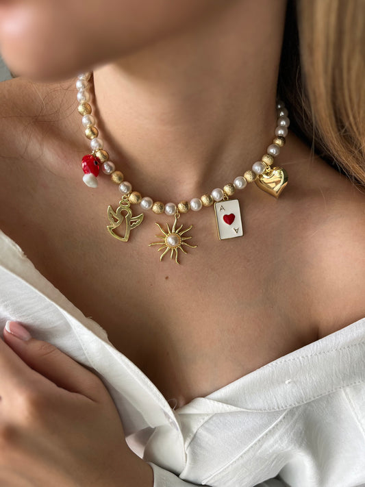 Collar de perla con dijes