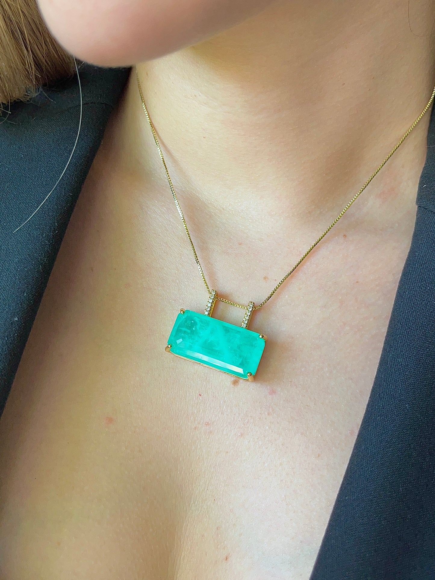 Cadena con dije Esmeralda Rectangular