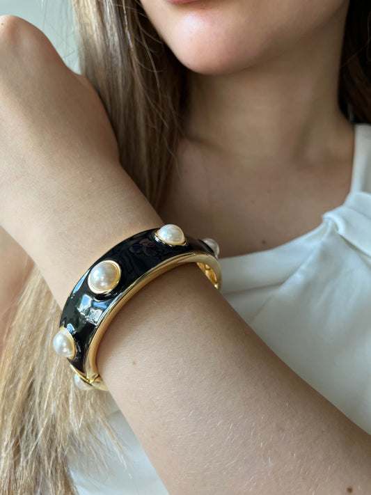 Brazalete de rodio con perlas