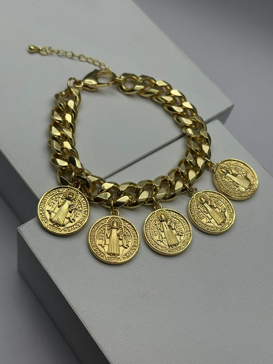 Pulsera con dijes de san benito