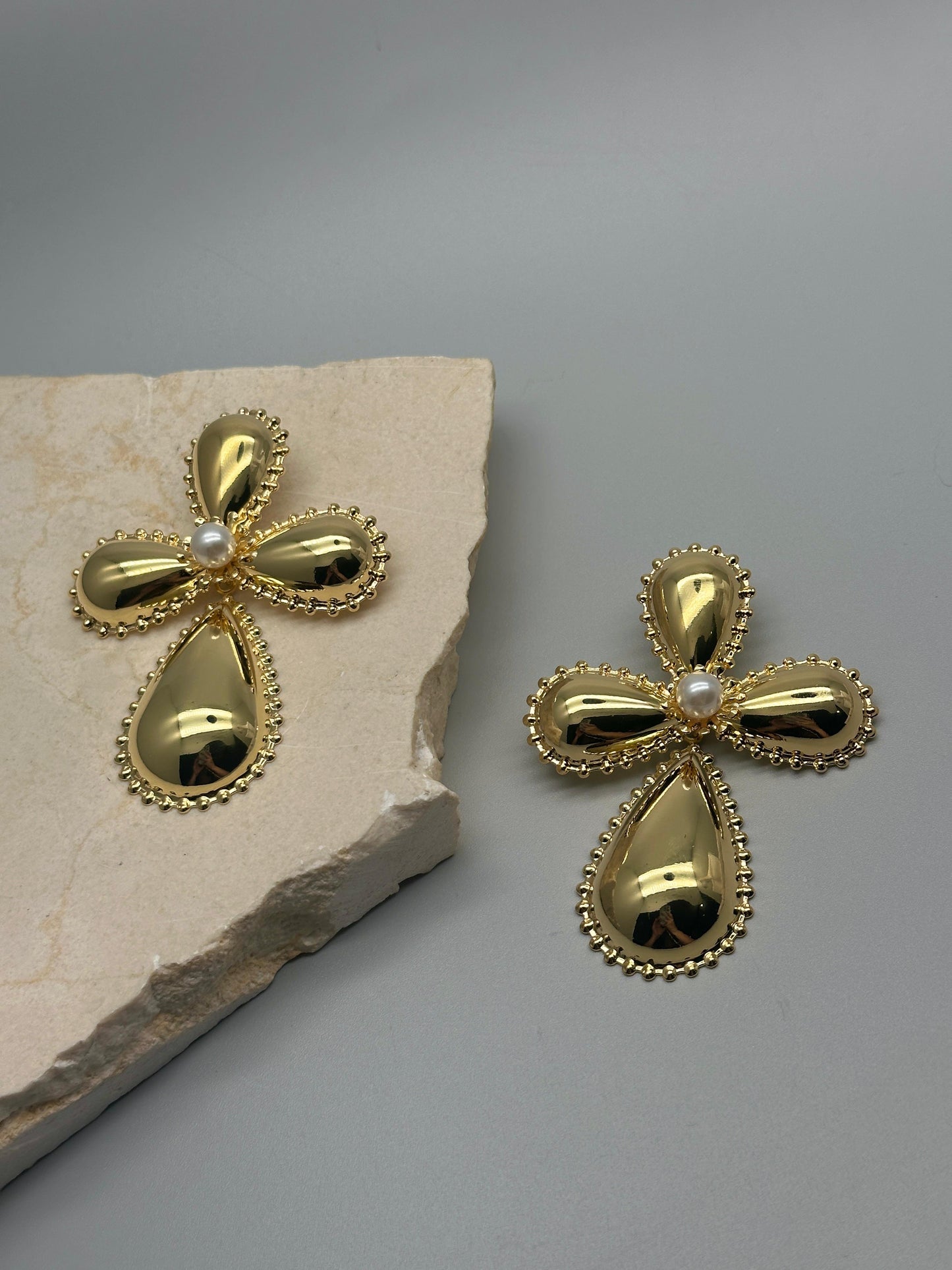 Arete de Cruz con Perla