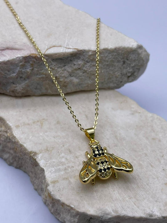 Cadena con dije de insecto