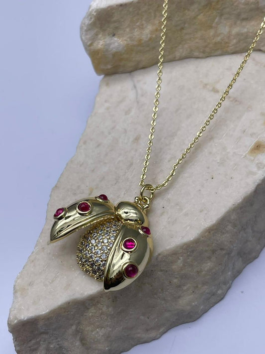 Cadena con dije de insecto