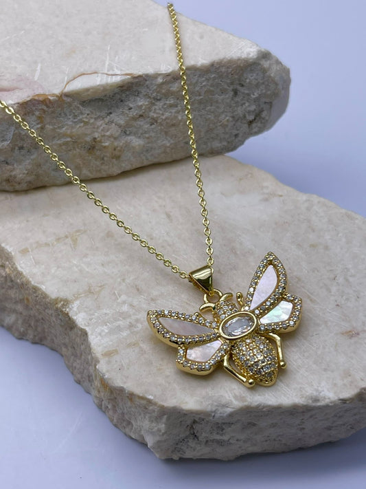 Cadena con dije de insecto