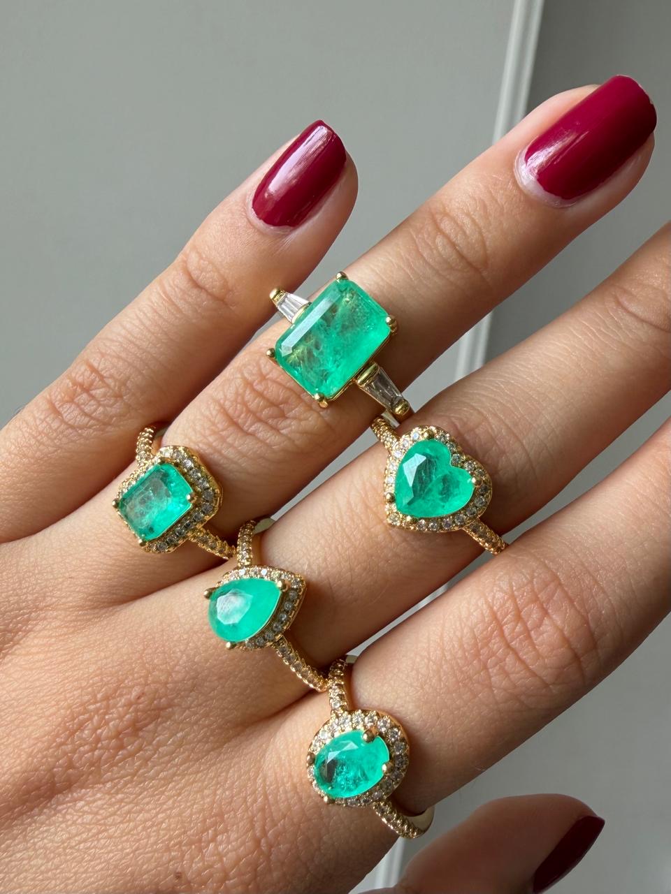 Anillo con esmeralda de laboratorio gota con Circones