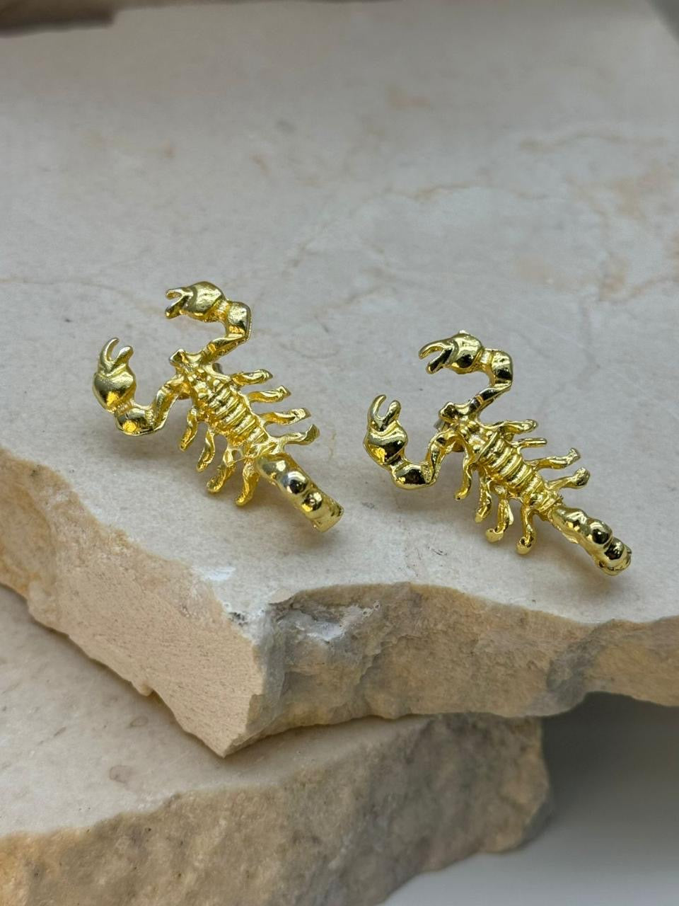 Arete en Rodio escorpión